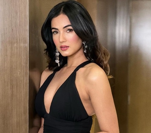 Sonal Chauhan: A Multifaceted Indian Talent Making Waves in Bollywood and Beyond-thumnail