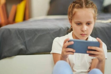 Could excessive screen time be quietly damaging your brain? Neurologists explain the hidden risk of cognitive decline