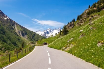 6 breathtaking but risky mountain passes in India with a very short travel window