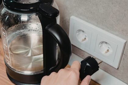 5 tiny kitchen habits that may be increasing electricity bills quietly