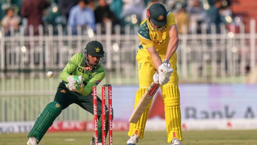 Australia 36/1 in 5.3 Overs | PAK vs AUS Live Score, 2nd ODI: Australia eye big total after being put in to bat