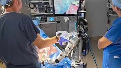 Humanoid robots perform live surgery for the first time in world-first medical breakthrough |