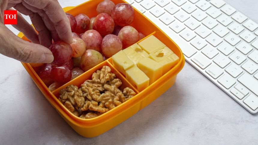 Keep these 8 foods at your desk for the 4 pm hunger attack