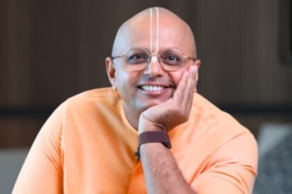 “Don’t just be the needle, be the needle and thread”: Gaur Gopal Das on the one thing that can help relationships heal after fights